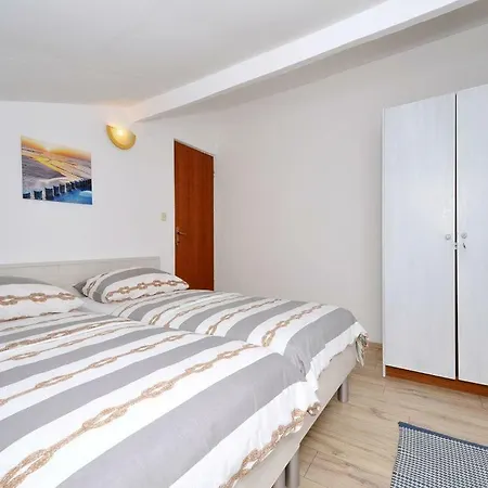 Petar Rogoznica Apartment